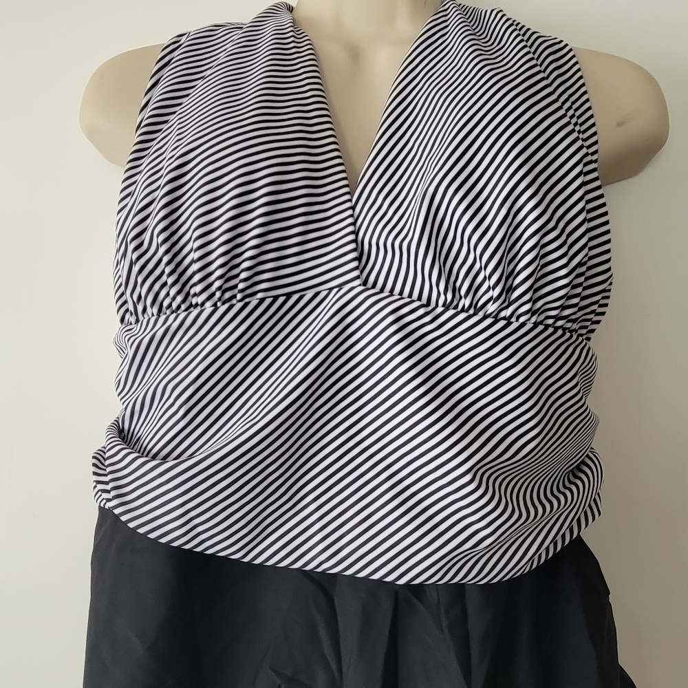 Ziola Swimwear Womems one piece swimsuit sz 2XL.